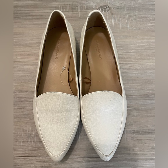 Banana Republic Shoes - Banana Republic Size 6 Ivory Flat Ballerina Shoes